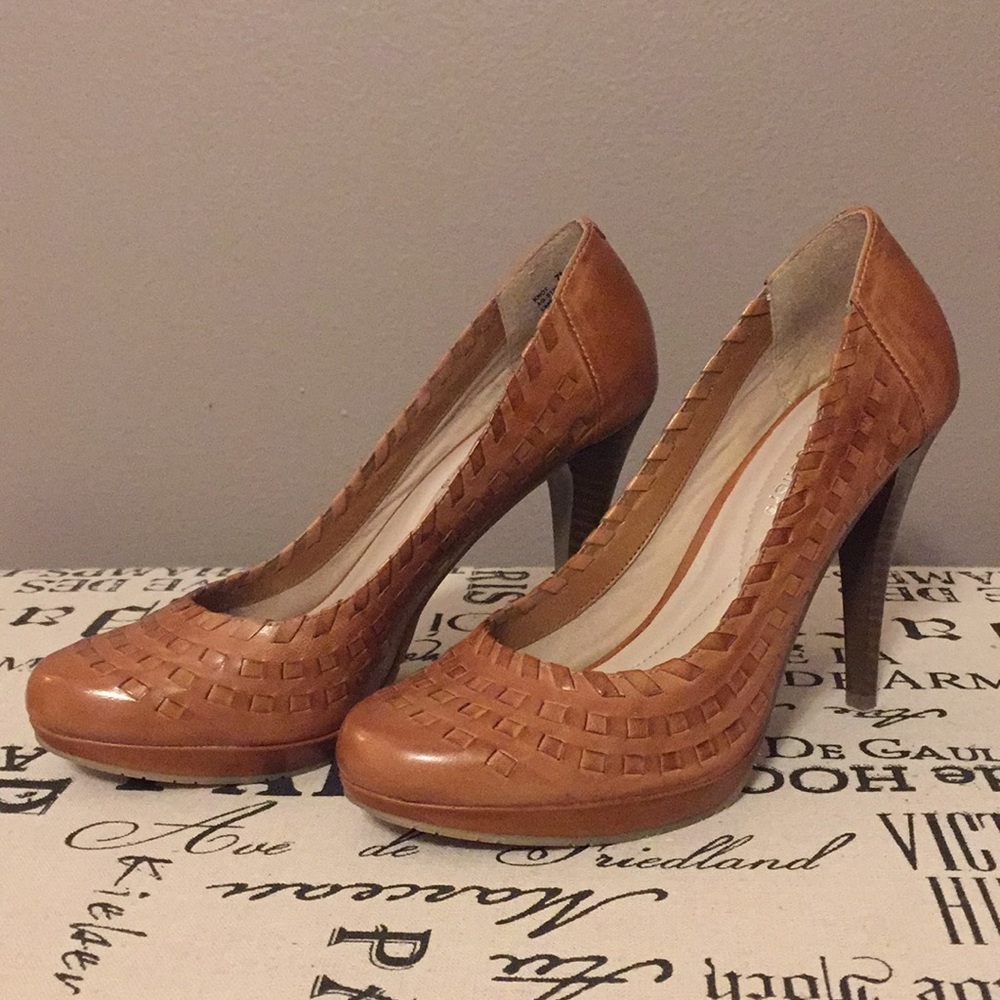 Shoes - Picture 4 of 5